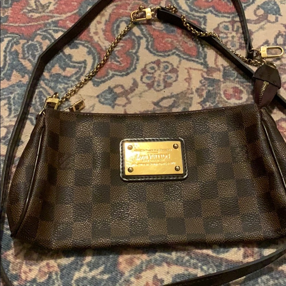 Aunthentic LV crossbody with strap